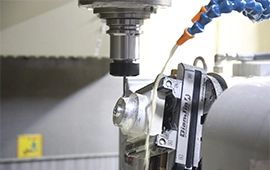 Wie Multi-Achsen-CNC-Maschinen Präzisions technik revolutionieren